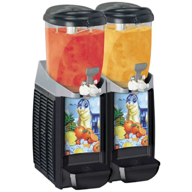 Stor vertikal elektrisk slushmaskin med kylfunktion med två behållare som vardera rymmer 5 liter slush, bilden visar maskin som innehåller röd slush i ena behållare och orange slush i andra behållaren.